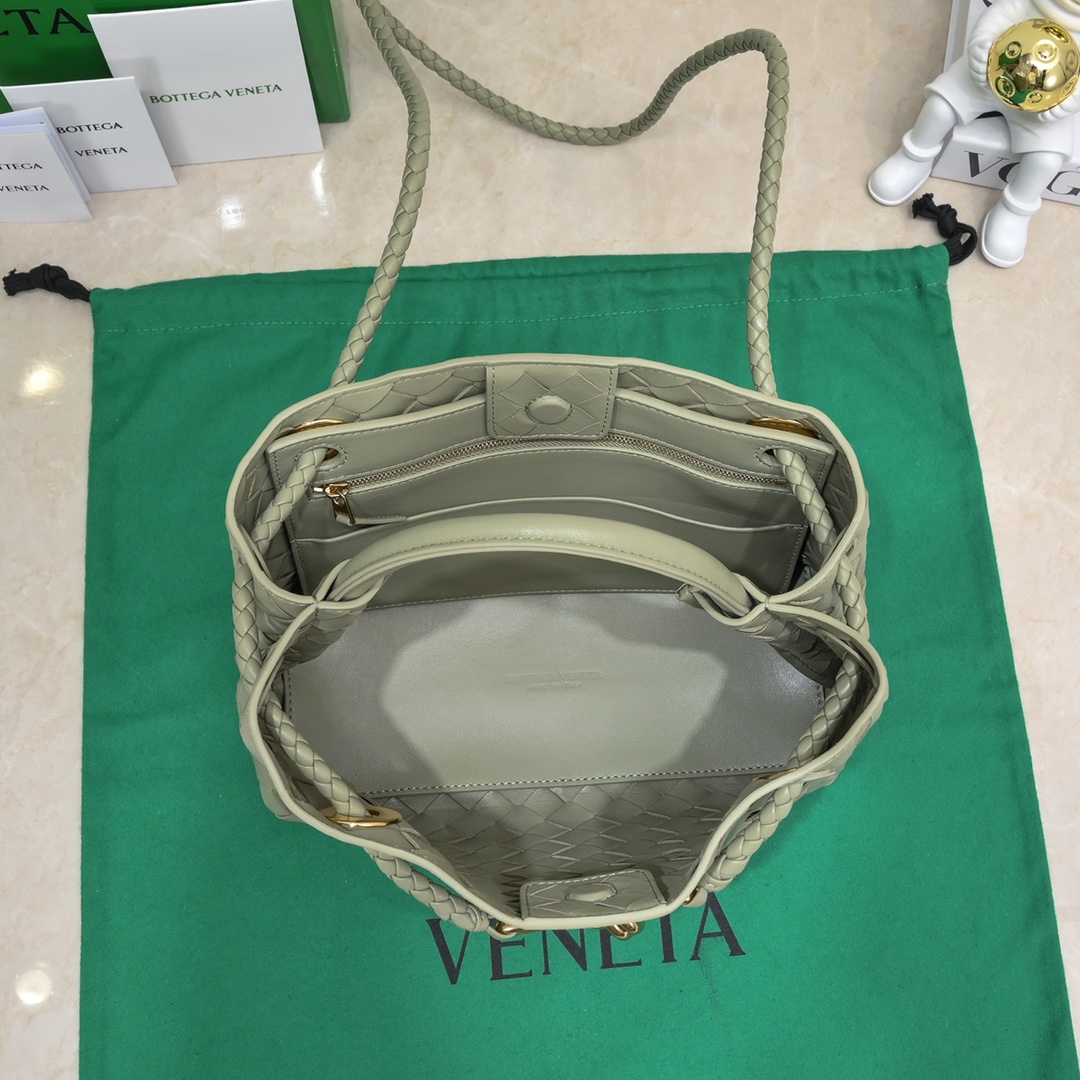Bagsaaa B0tt*ga Ven*ta Andiamo Medium light green leather tote bag - 19*25*10.5cm