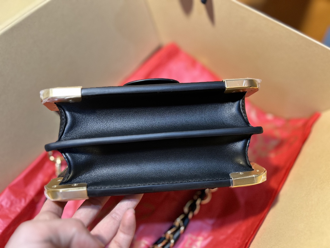 Bagsaaa L0vis Vvtt0n Dauphine MM Black Calfskin - 17 x 25 x 10.5 cm