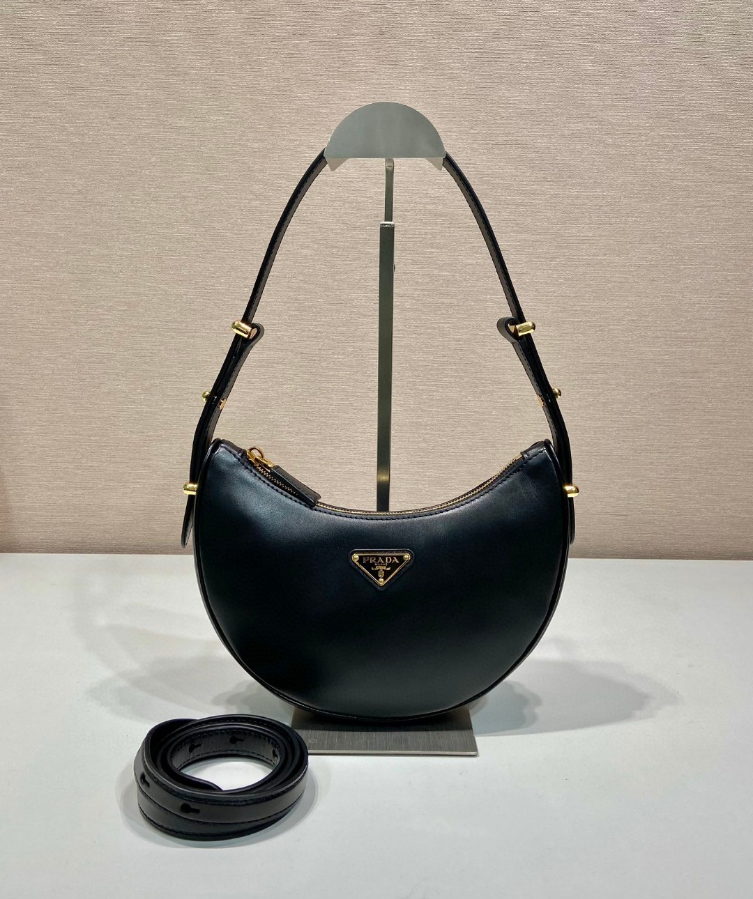 Bagsaaa Pra*a Black Leather shoulder bag - 22.5*18.5*6.5cm