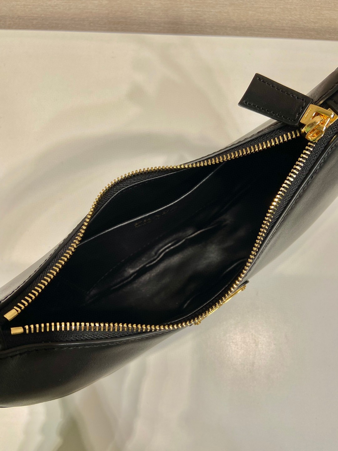 Bagsaaa Pra*a Black Leather shoulder bag - 22.5*18.5*6.5cm