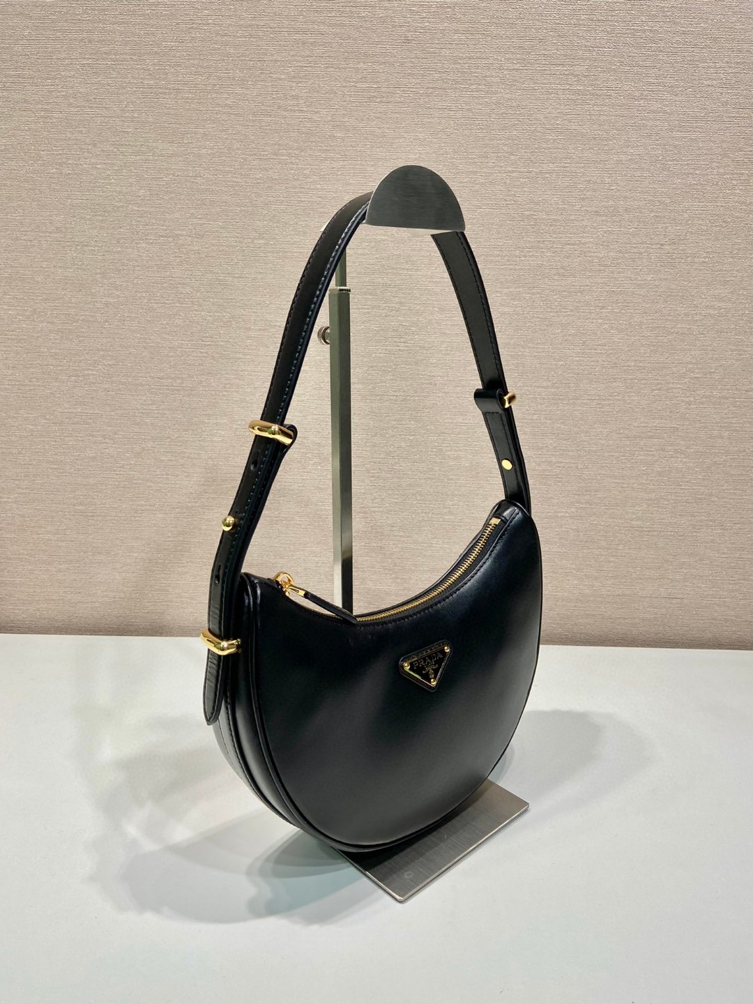 Bagsaaa Pra*a Black Leather shoulder bag - 22.5*18.5*6.5cm