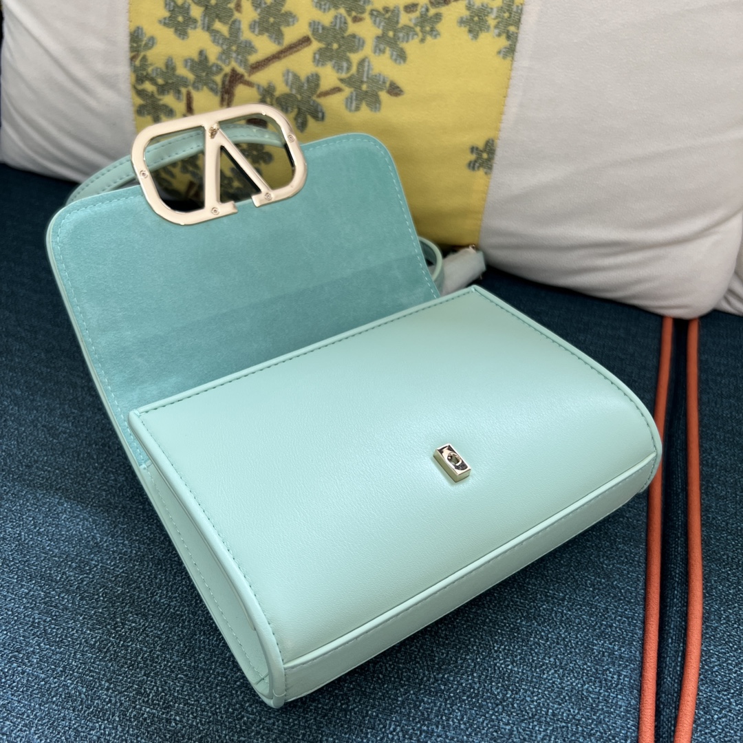 Bagsaaa Va1e*ntin0 Garavani small VLogo Type shoulder bag - 18x13x5cm