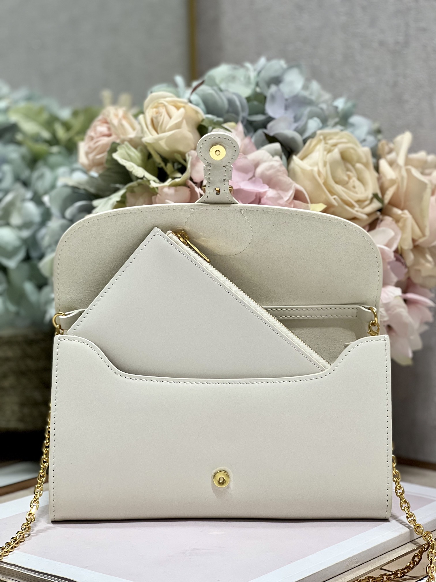 Bagsaaa D10r Bobby Wallet on Chain East West White - 21.5×12×4cm
