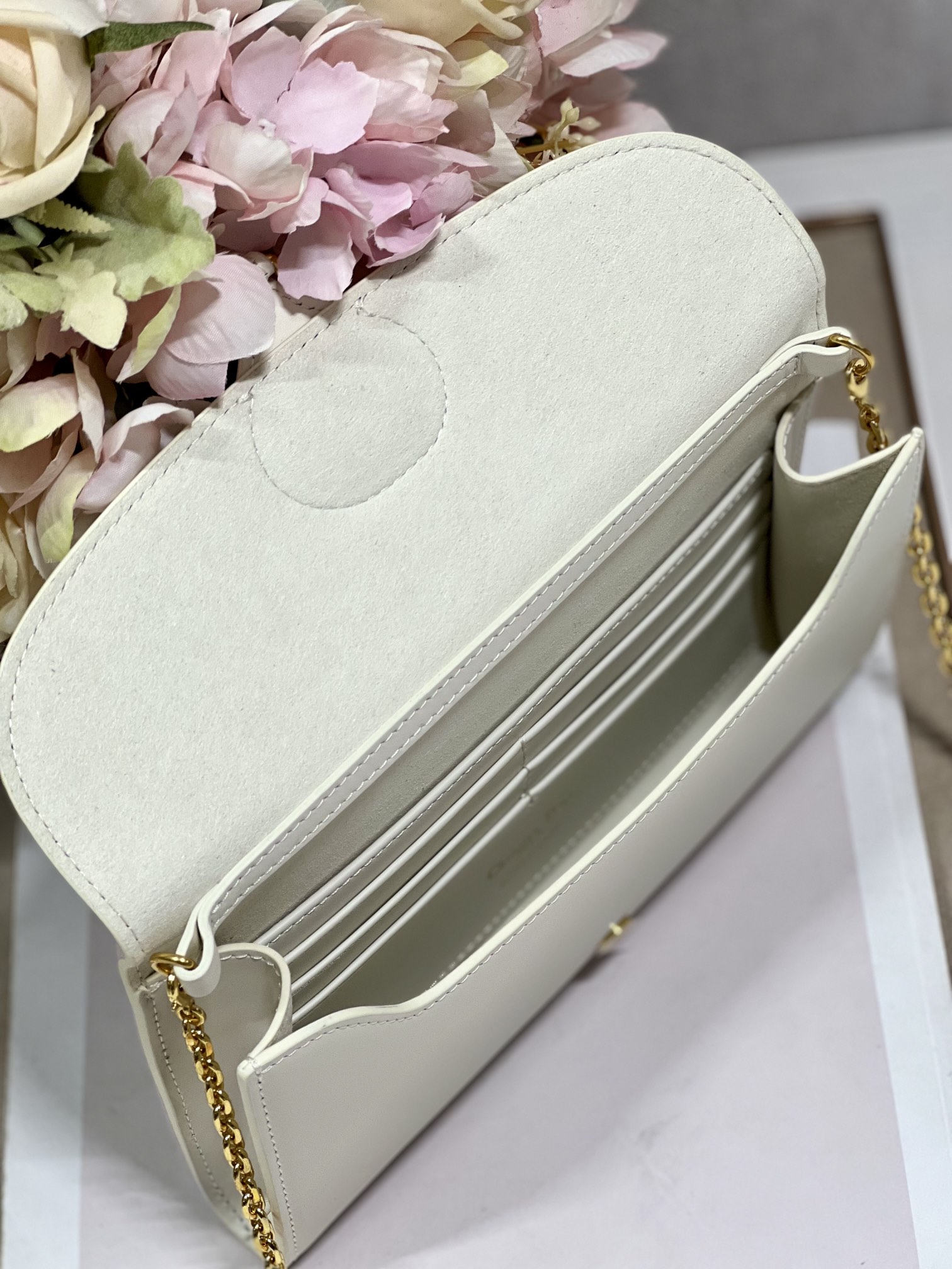 Bagsaaa D10r Bobby Wallet on Chain East West White - 21.5×12×4cm
