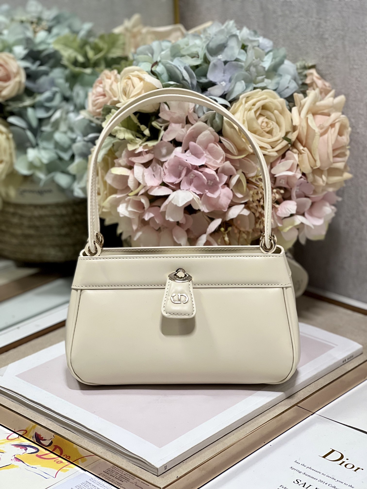 Bagsaaa D10r Small Key Dusty Ivory Box Calfskin Bag - 22 x 12.5 x 12cm