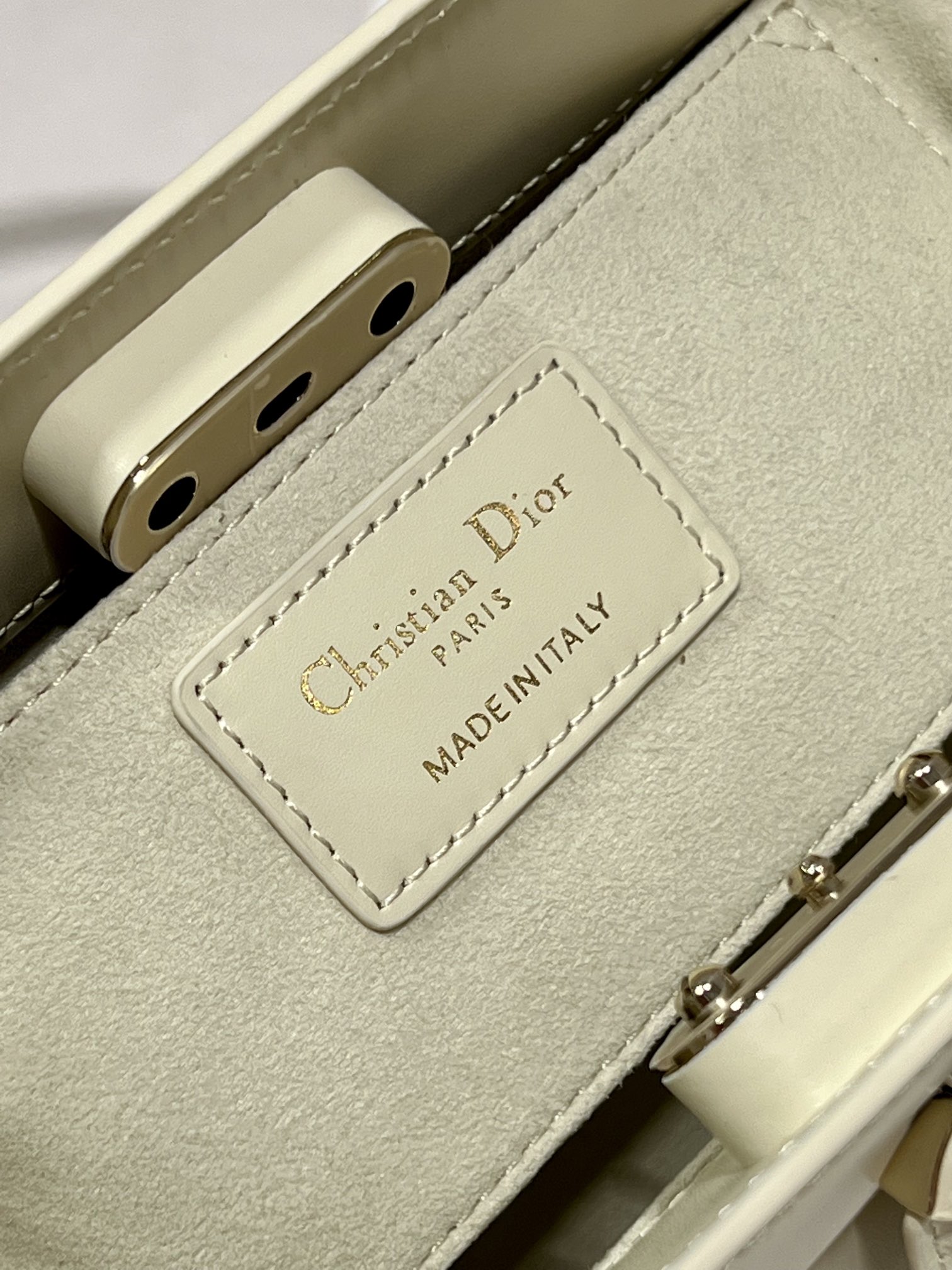 Bagsaaa D10r Small Key Dusty Ivory Box Calfskin Bag - 22 x 12.5 x 12cm