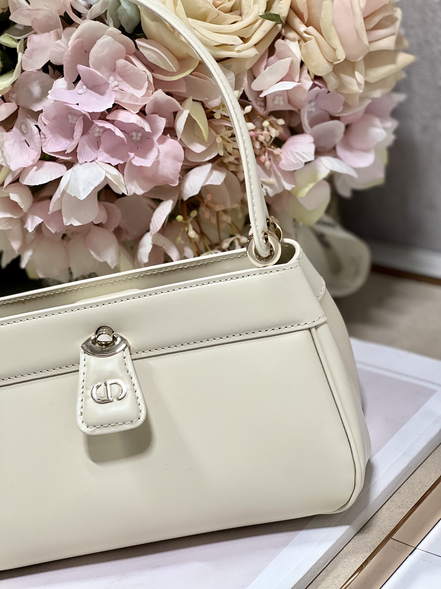 Bagsaaa D10r Small Key Dusty Ivory Box Calfskin Bag - 22 x 12.5 x 12cm