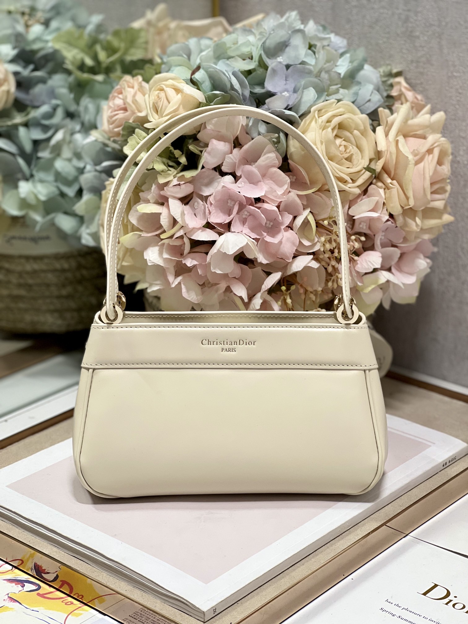 Bagsaaa D10r Small Key Dusty Ivory Box Calfskin Bag - 22 x 12.5 x 12cm