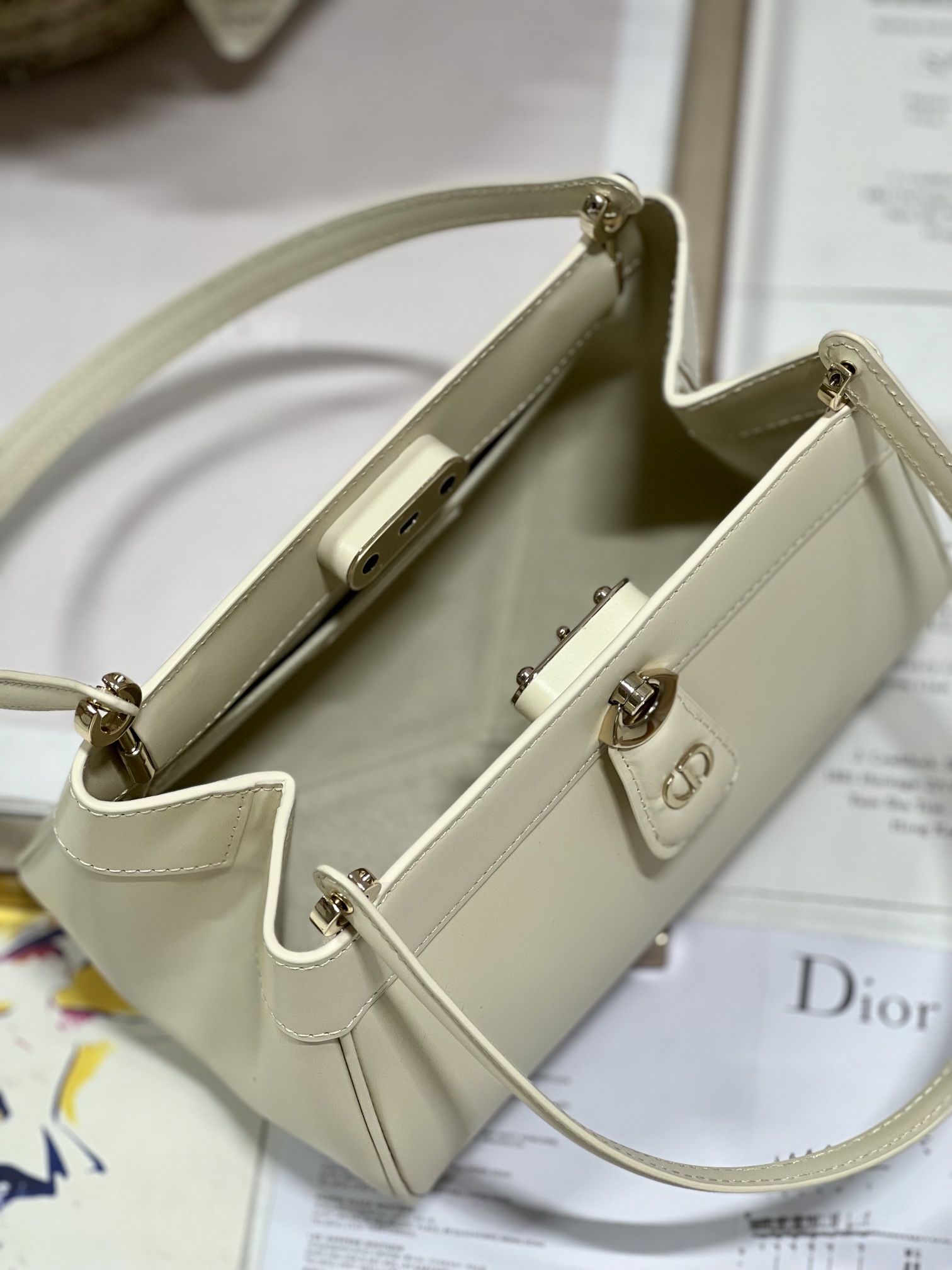 Bagsaaa D10r Small Key Dusty Ivory Box Calfskin Bag - 22 x 12.5 x 12cm