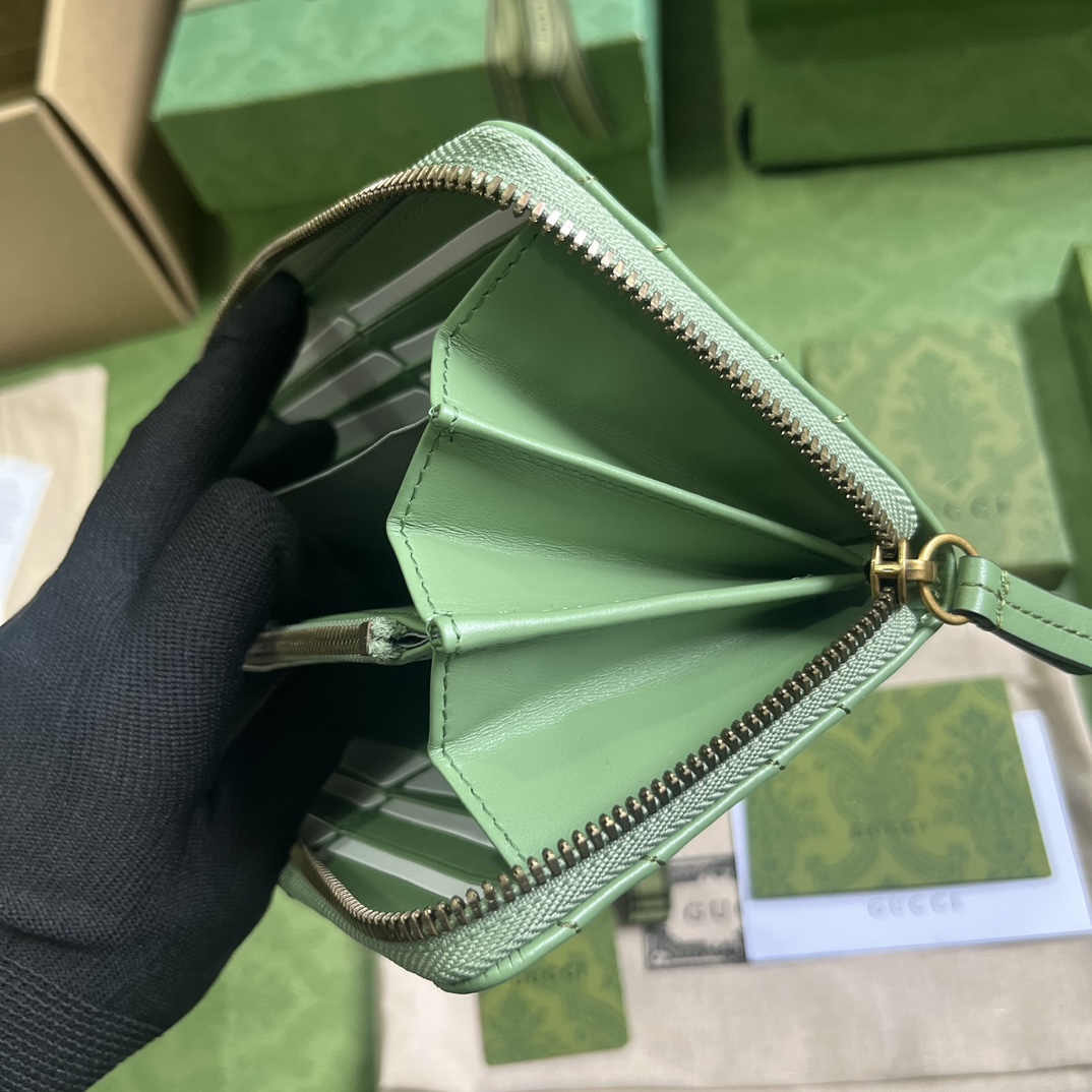 Bagsaaa Gvc*1 GG Marmont matelassé zip wallet sage green - 19 x 10.5 x 2cm