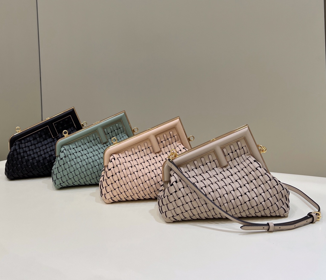 Bagsaaa F**di First Small braided leather bag - 26x18x9.5cm