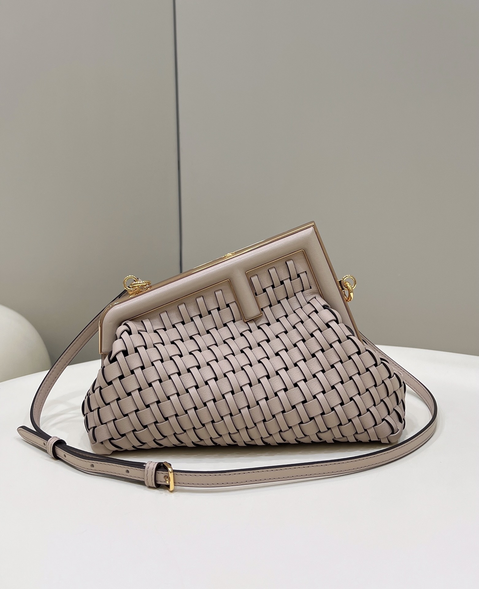 Bagsaaa F**di First Small braided leather bag - 26x18x9.5cm