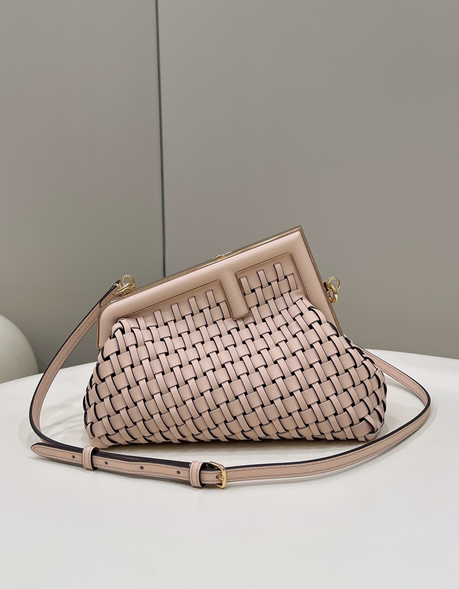 Bagsaaa F**di First Small braided leather bag - 26x18x9.5cm
