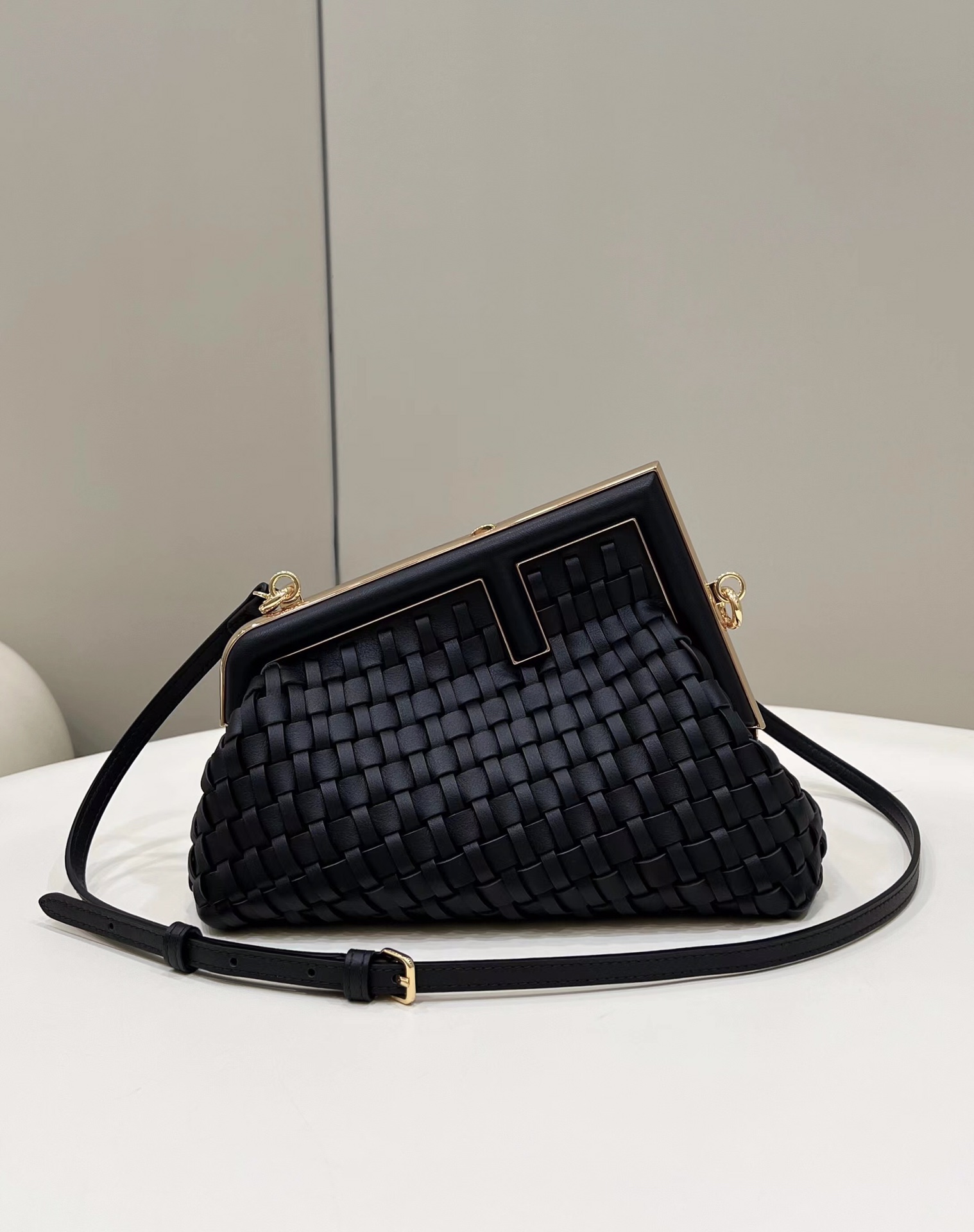 Bagsaaa F**di First Small braided leather bag - 26x18x9.5cm