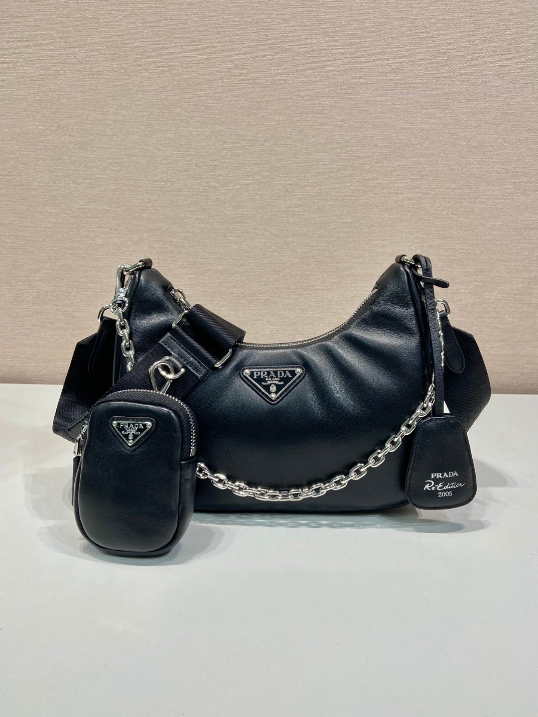 Bagsaaa Pra*a Padded nappa-leather Pra*a Re-Edition 2005 black shoulder bag - 22*18*6.5cm