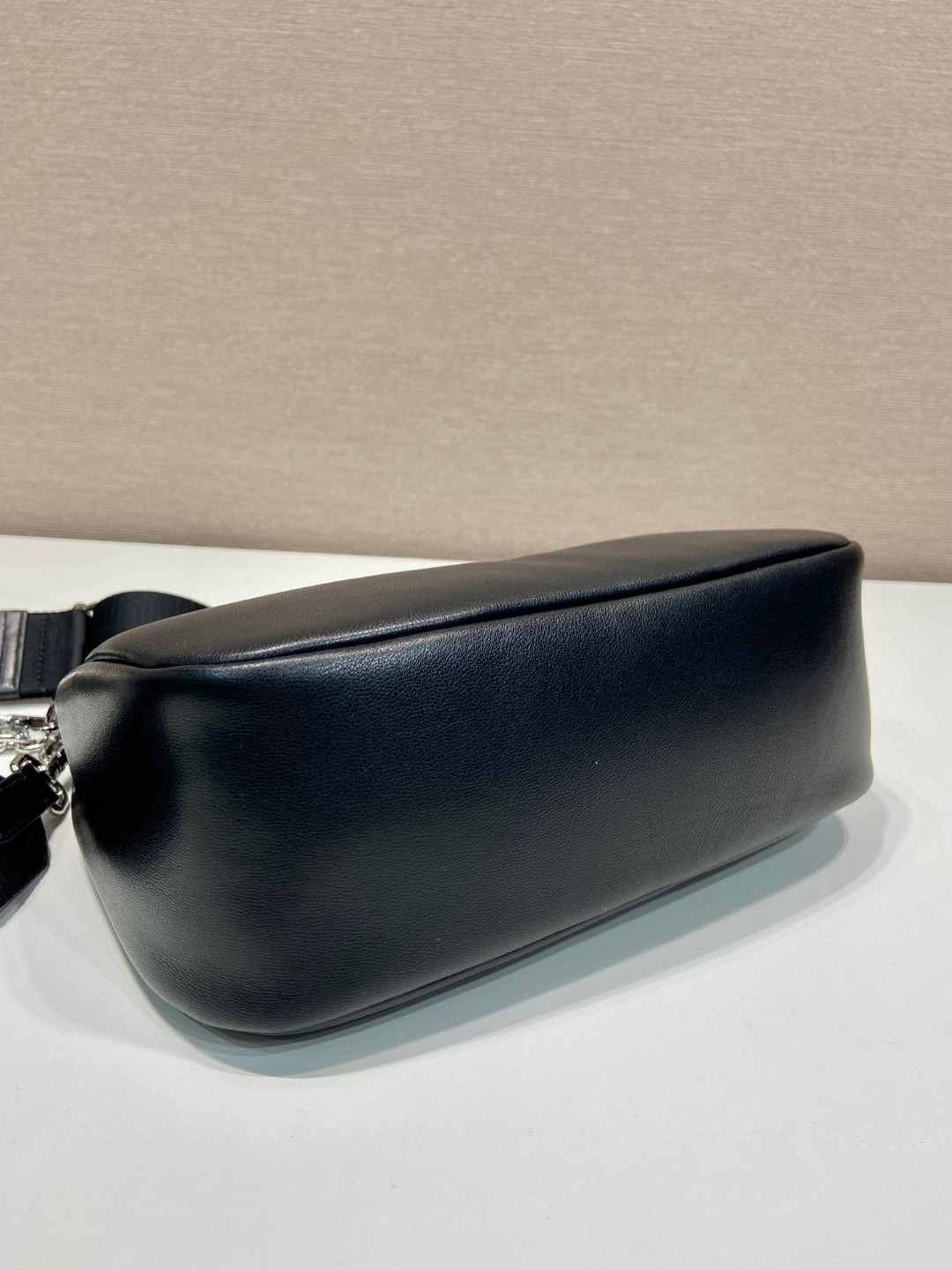Bagsaaa Pra*a Padded nappa-leather Pra*a Re-Edition 2005 black shoulder bag - 22*18*6.5cm