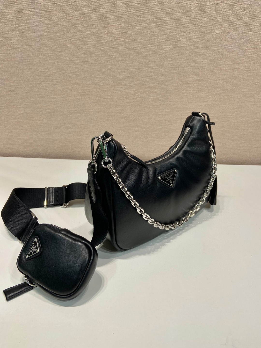 Bagsaaa Pra*a Padded nappa-leather Pra*a Re-Edition 2005 black shoulder bag - 22*18*6.5cm