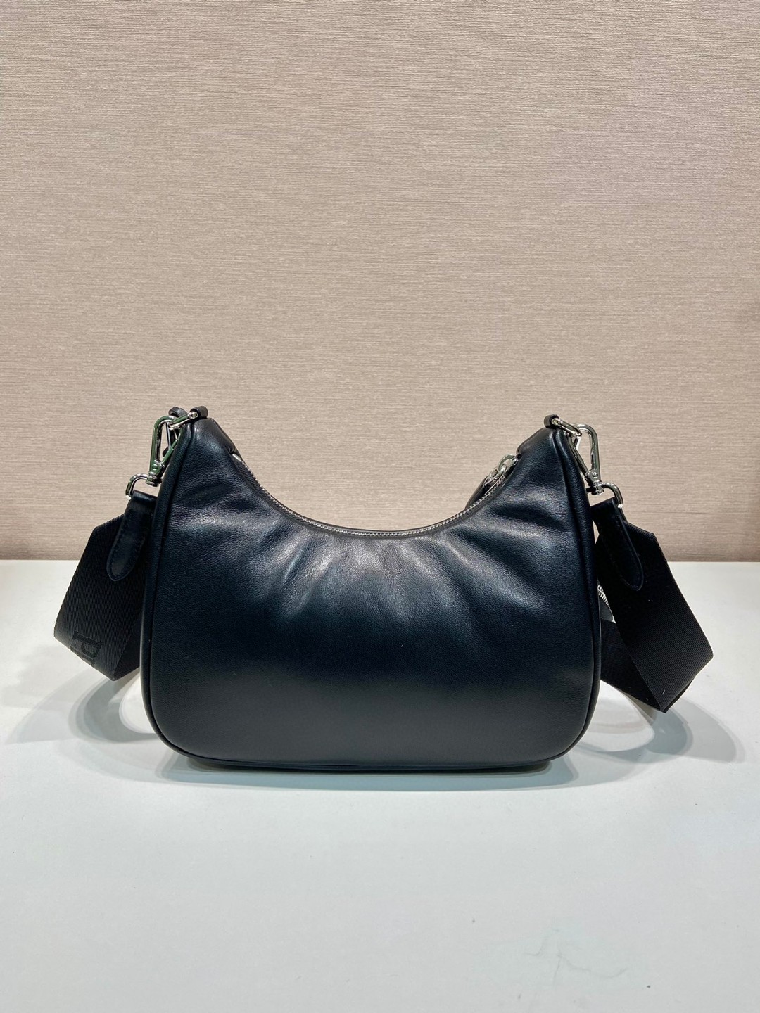 Bagsaaa Pra*a Padded nappa-leather Pra*a Re-Edition 2005 black shoulder bag - 22*18*6.5cm