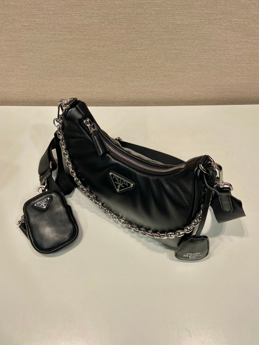 Bagsaaa Pra*a Padded nappa-leather Pra*a Re-Edition 2005 black shoulder bag - 22*18*6.5cm