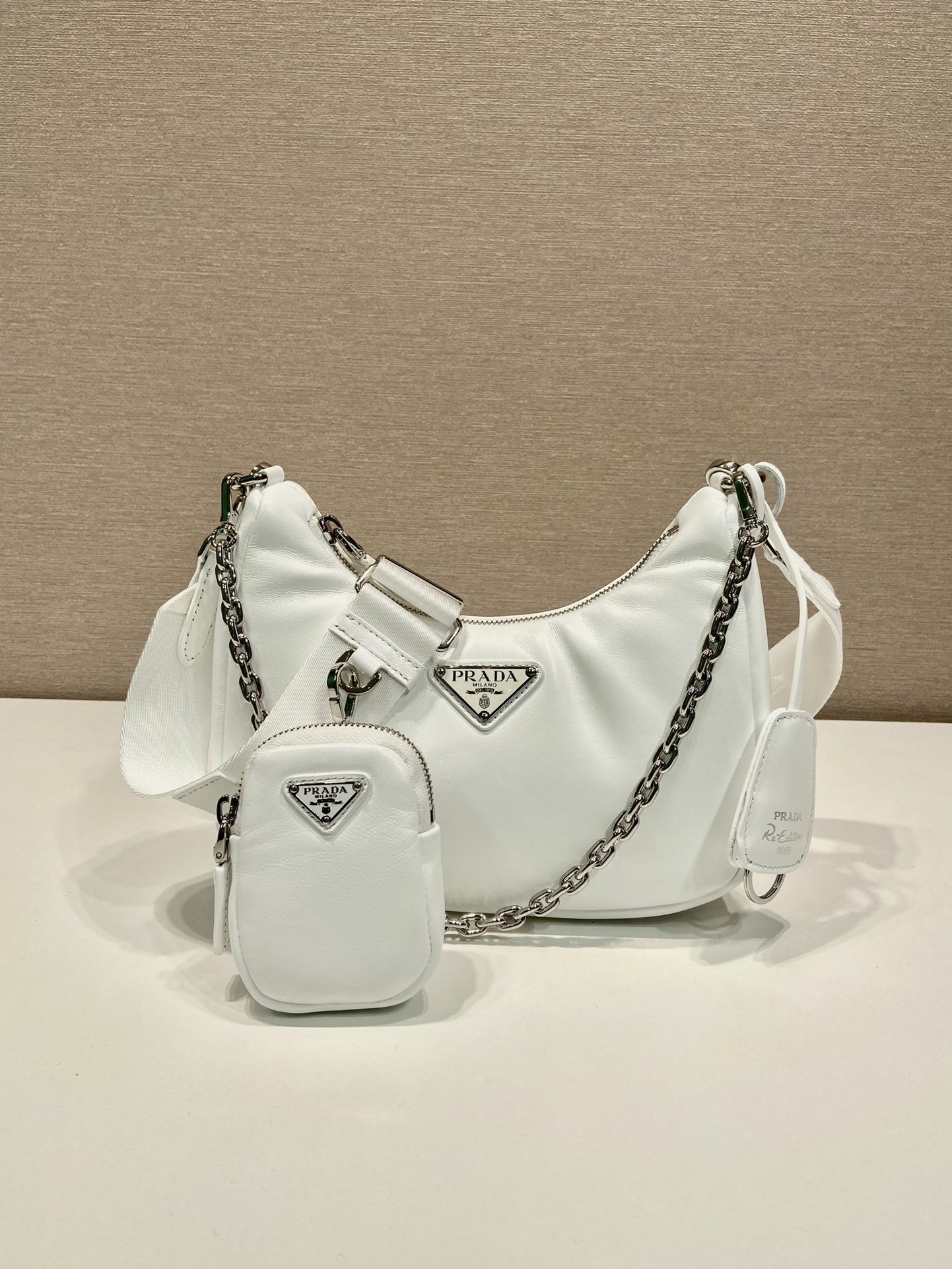 Bagsaaa Pra*a Padded nappa-leather Pra*a Re-Edition 2005 white shoulder bag - 22*18*6.5cm