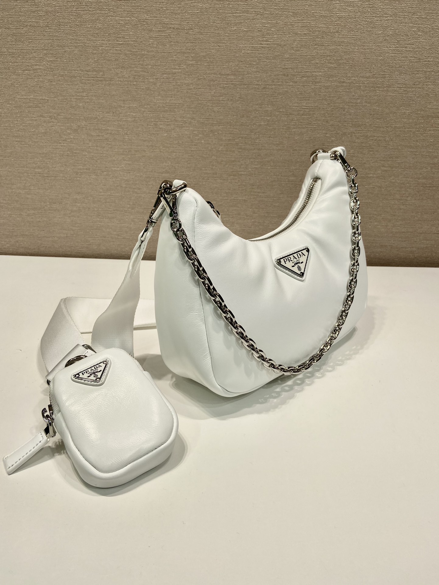 Bagsaaa Pra*a Padded nappa-leather Pra*a Re-Edition 2005 white shoulder bag - 22*18*6.5cm