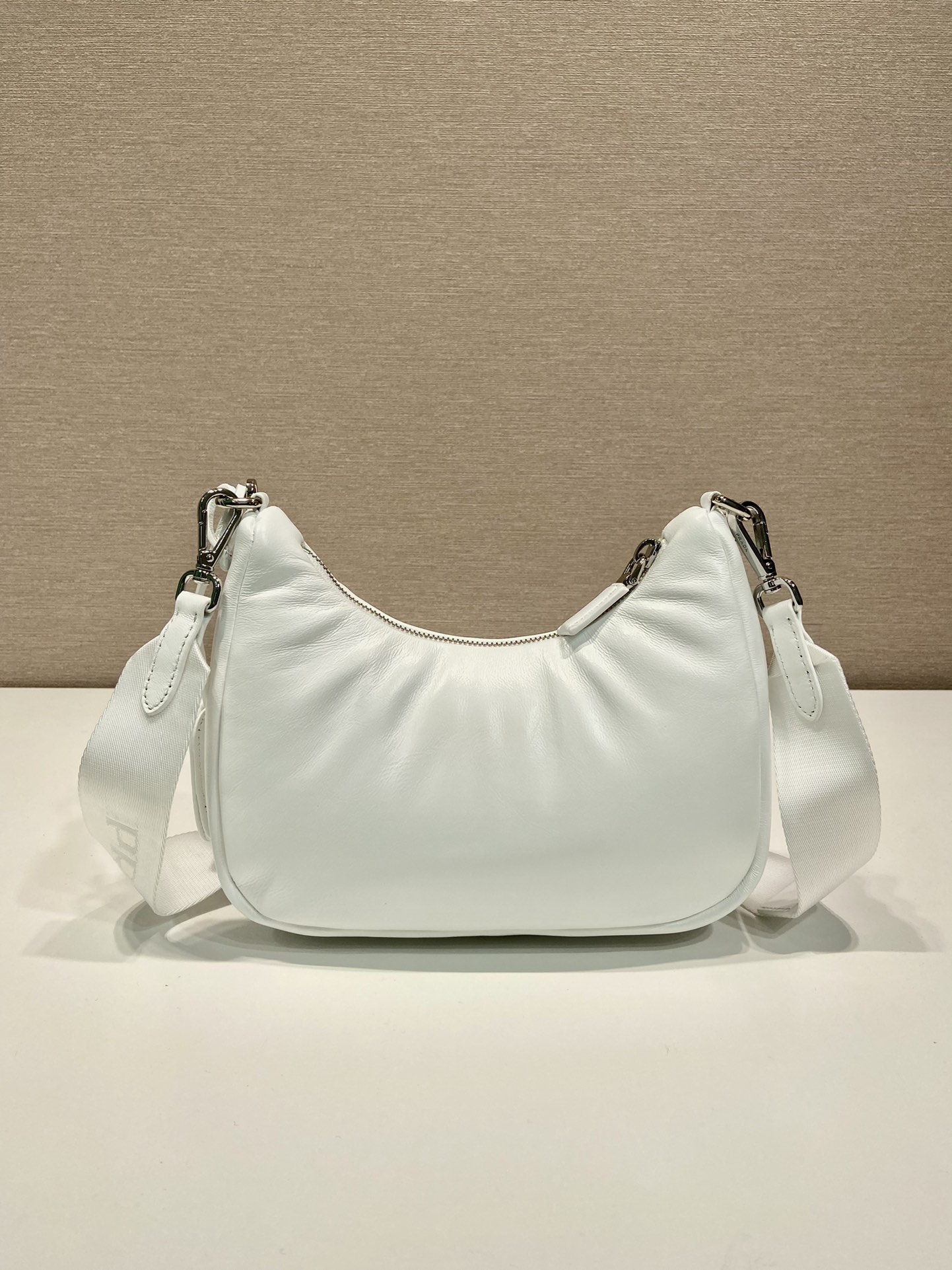 Bagsaaa Pra*a Padded nappa-leather Pra*a Re-Edition 2005 white shoulder bag - 22*18*6.5cm