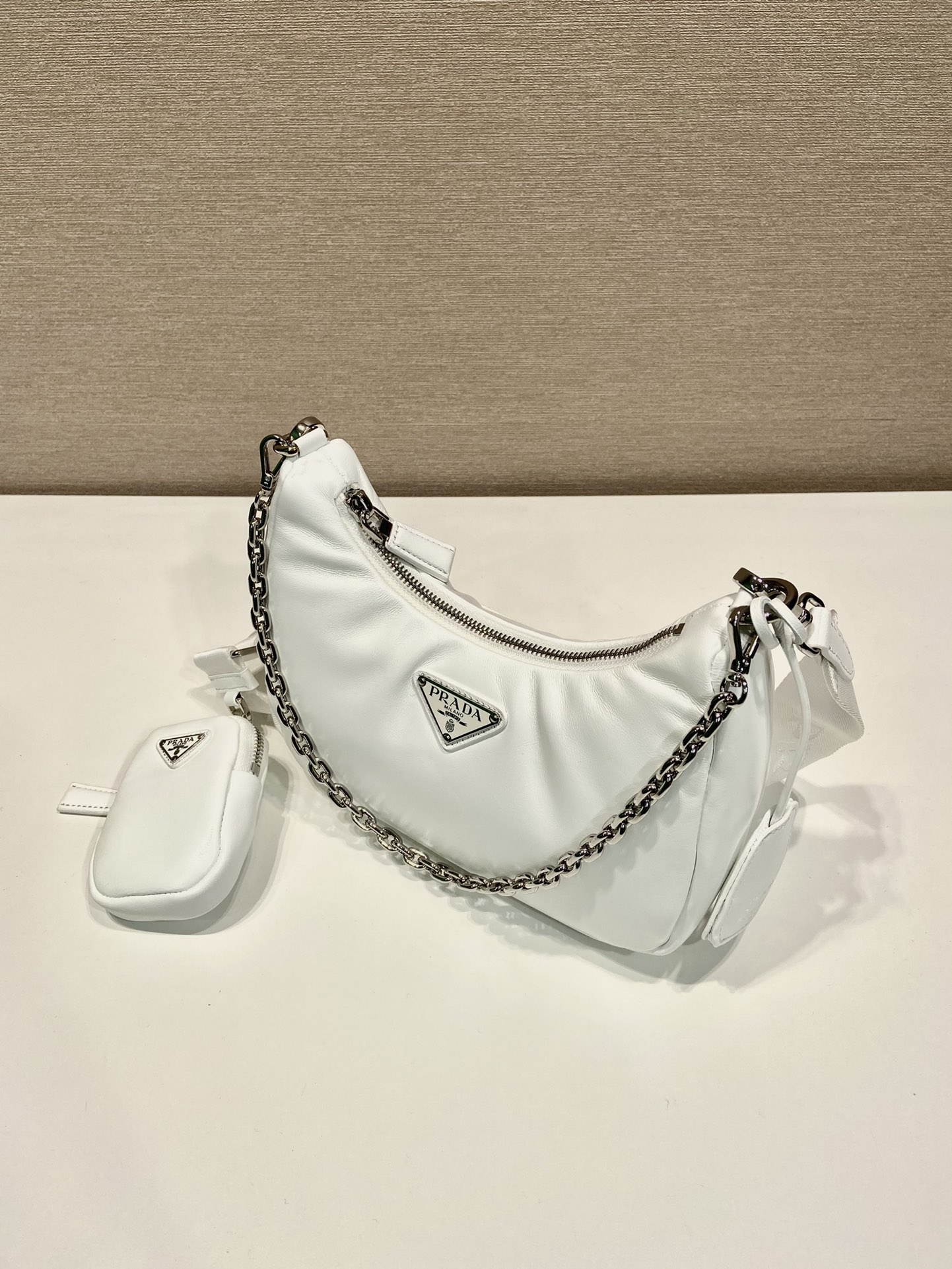 Bagsaaa Pra*a Padded nappa-leather Pra*a Re-Edition 2005 white shoulder bag - 22*18*6.5cm