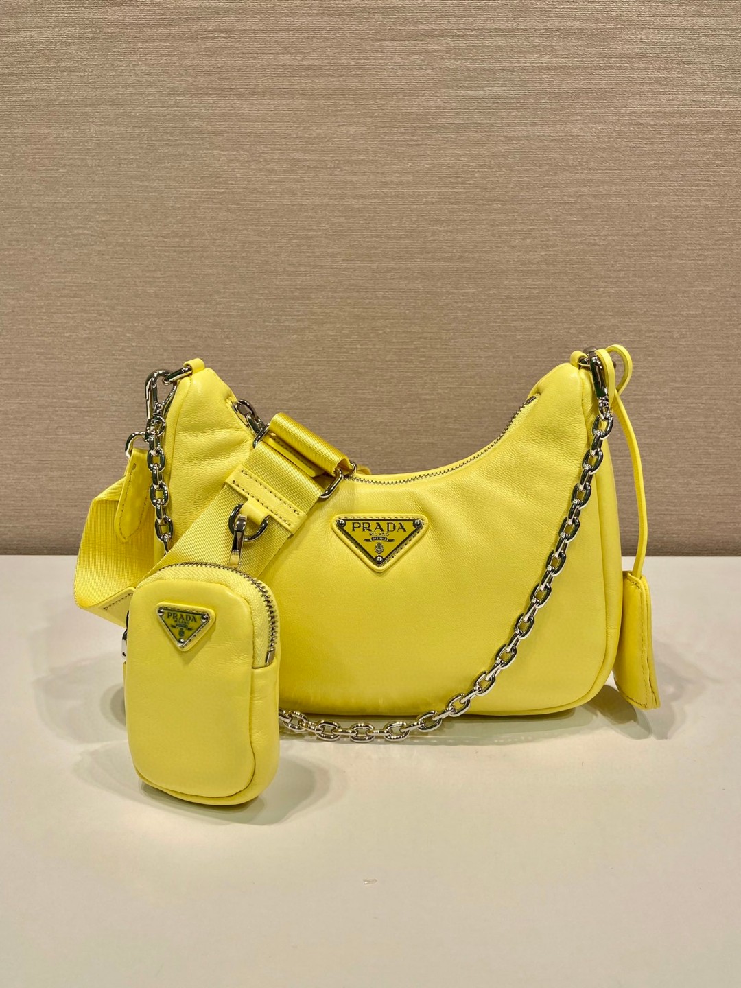 Bagsaaa Pra*a Padded nappa-leather Pra*a Re-Edition 2005 yellow shoulder bag - 22*18*6.5cm