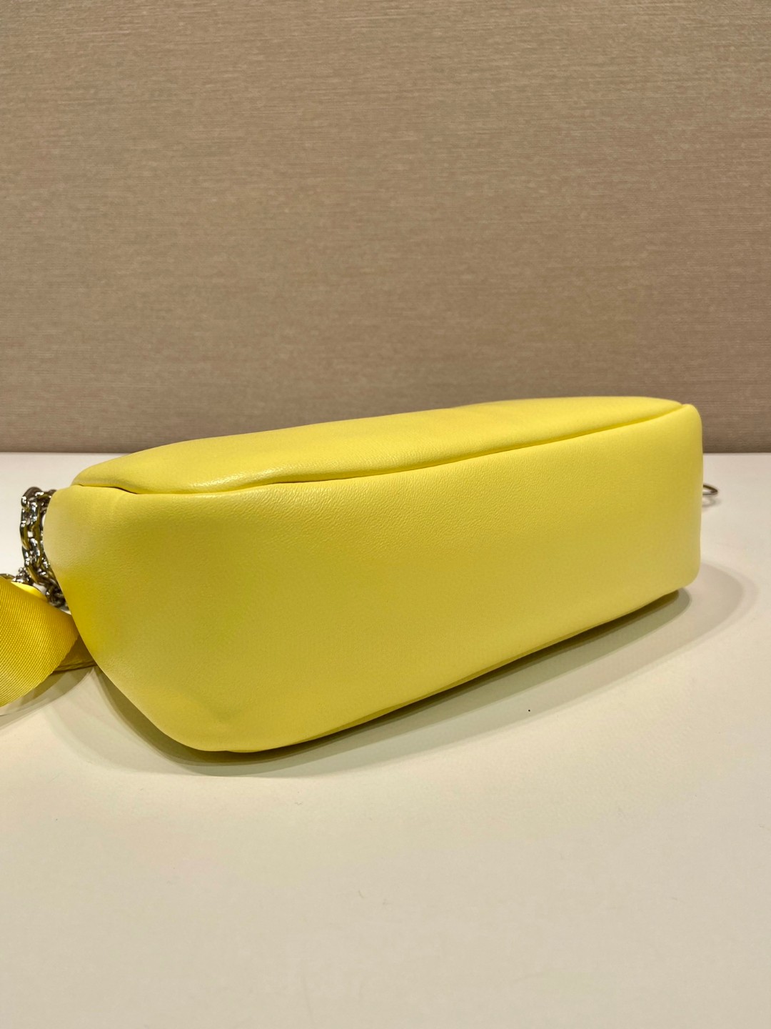 Bagsaaa Pra*a Padded nappa-leather Pra*a Re-Edition 2005 yellow shoulder bag - 22*18*6.5cm