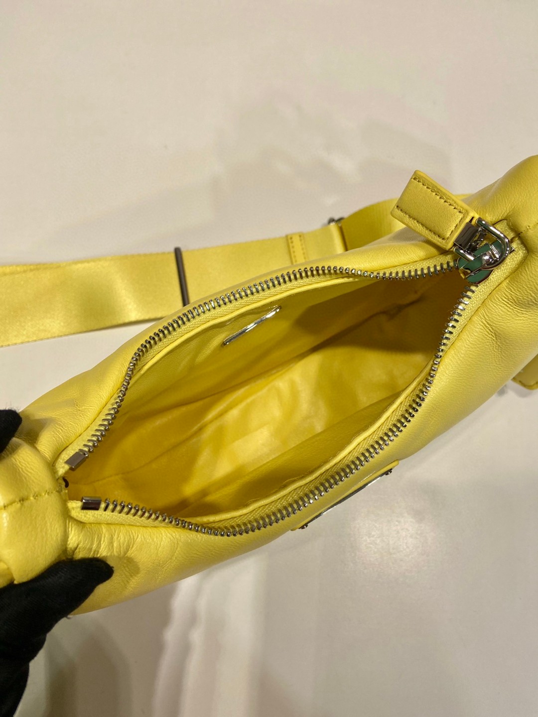 Bagsaaa Pra*a Padded nappa-leather Pra*a Re-Edition 2005 yellow shoulder bag - 22*18*6.5cm