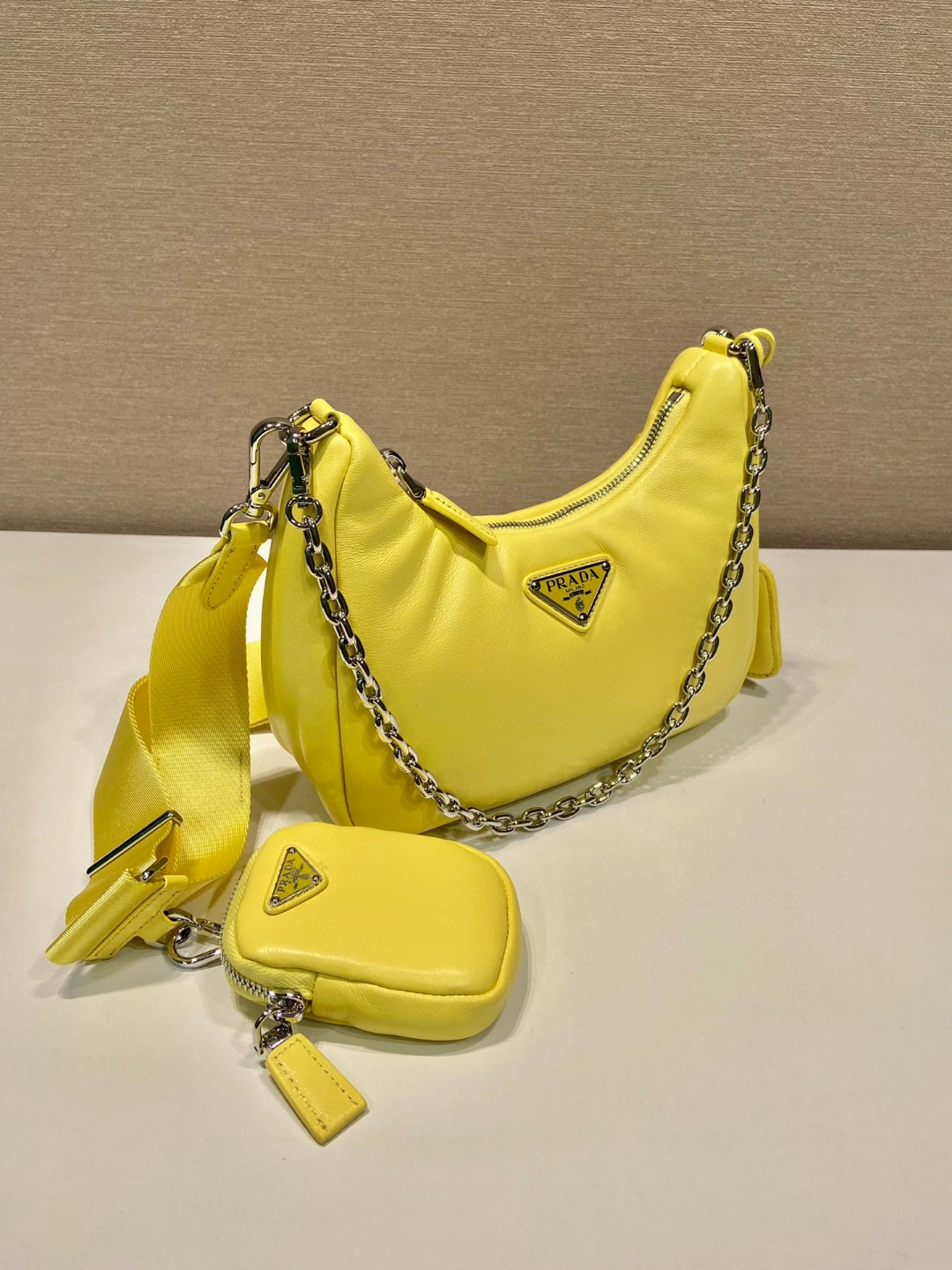 Bagsaaa Pra*a Padded nappa-leather Pra*a Re-Edition 2005 yellow shoulder bag - 22*18*6.5cm