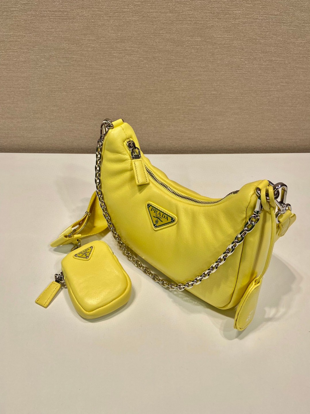 Bagsaaa Pra*a Padded nappa-leather Pra*a Re-Edition 2005 yellow shoulder bag - 22*18*6.5cm