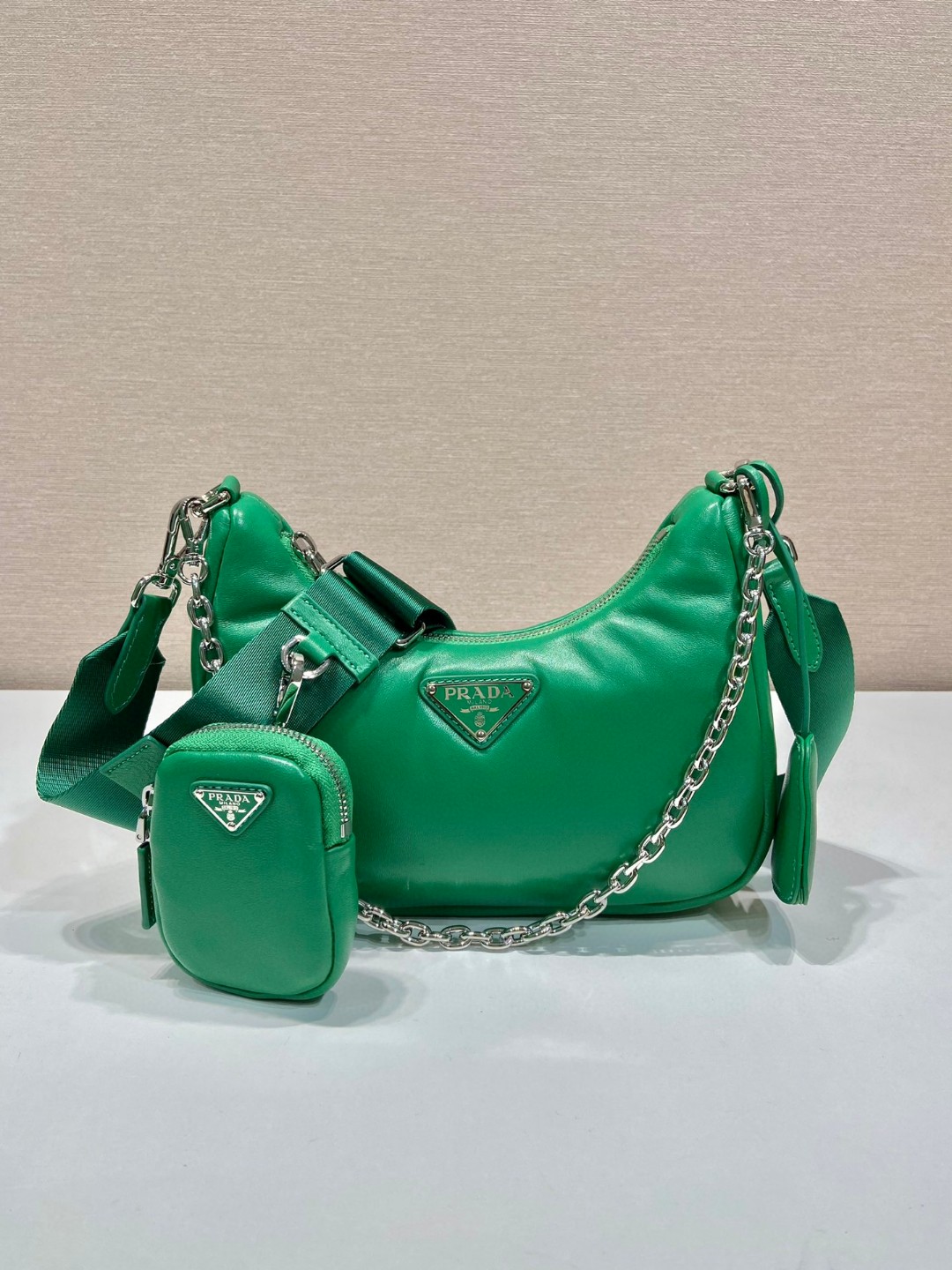 Bagsaaa Pra*a Padded nappa-leather Pra*a Re-Edition 2005 green shoulder bag - 22*18*6.5cm
