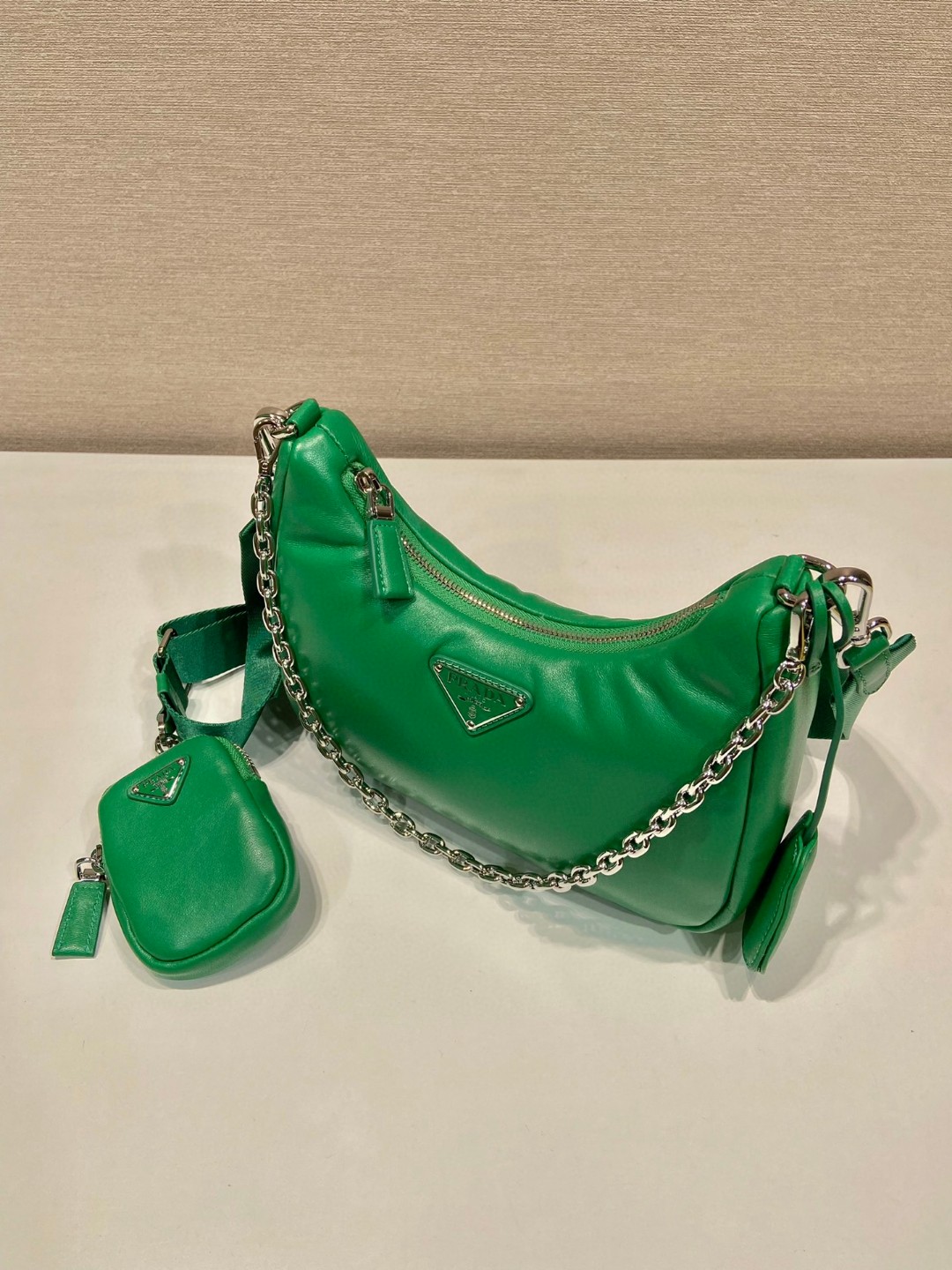 Bagsaaa Pra*a Padded nappa-leather Pra*a Re-Edition 2005 green shoulder bag - 22*18*6.5cm