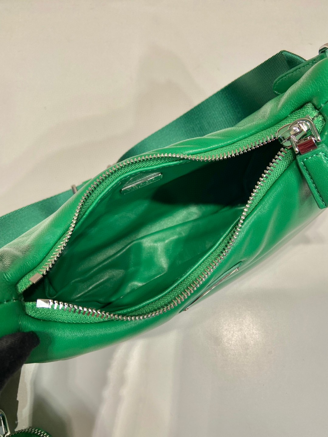 Bagsaaa Pra*a Padded nappa-leather Pra*a Re-Edition 2005 green shoulder bag - 22*18*6.5cm