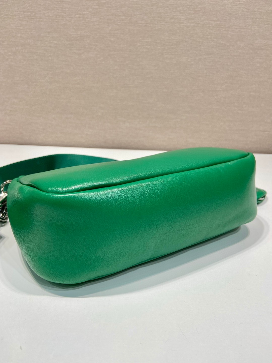 Bagsaaa Pra*a Padded nappa-leather Pra*a Re-Edition 2005 green shoulder bag - 22*18*6.5cm