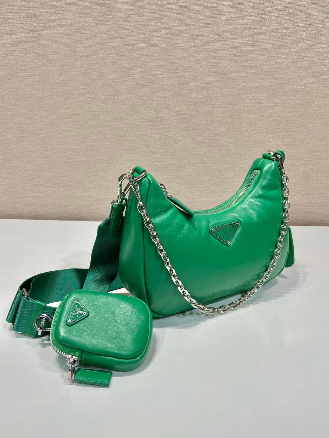 Bagsaaa Pra*a Padded nappa-leather Pra*a Re-Edition 2005 green shoulder bag - 22*18*6.5cm