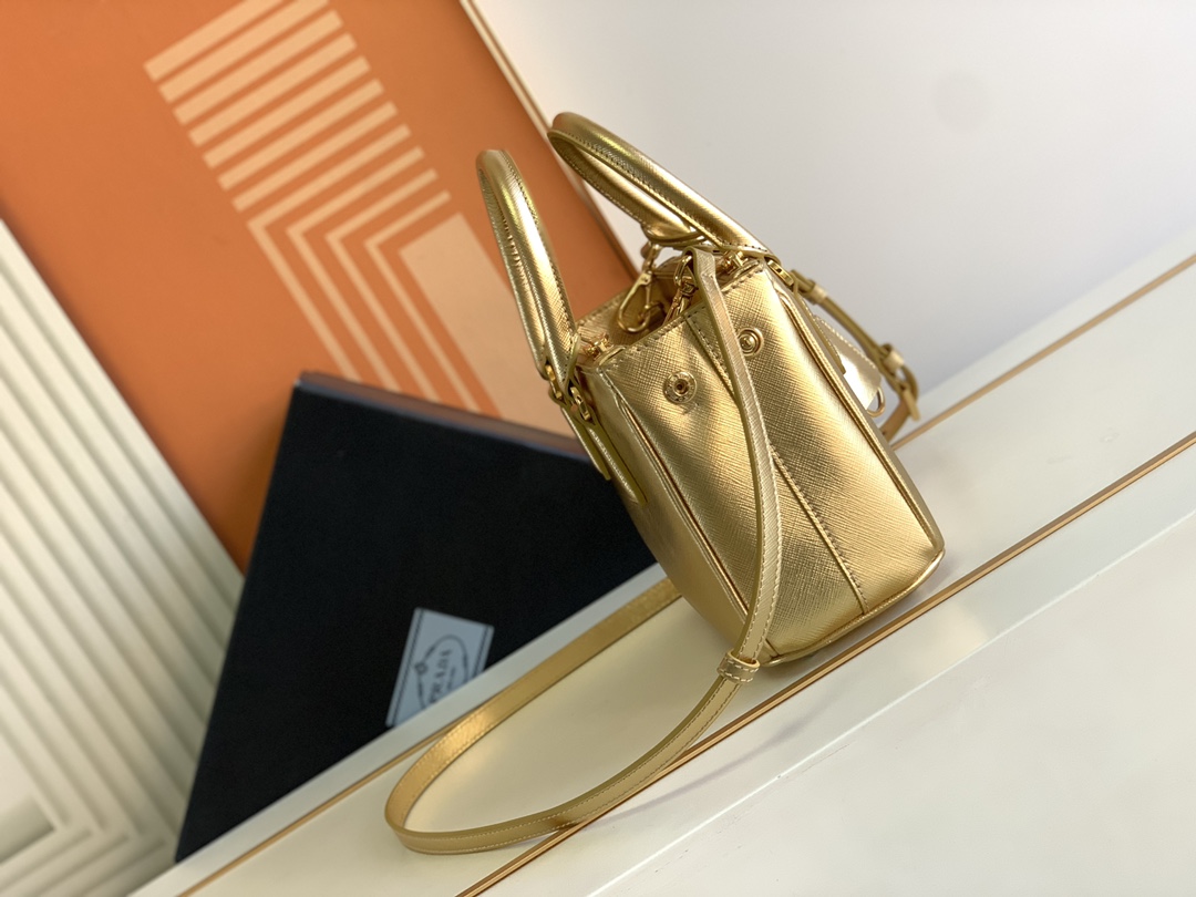Bagsaaa Pra*a Galleria Saffiano leather gold mini-bag - 20x15x9.5cm