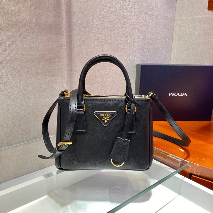 Bagsaaa Pra*a Galleria Saffiano leather black mini-bag - 20x15x9.5cm