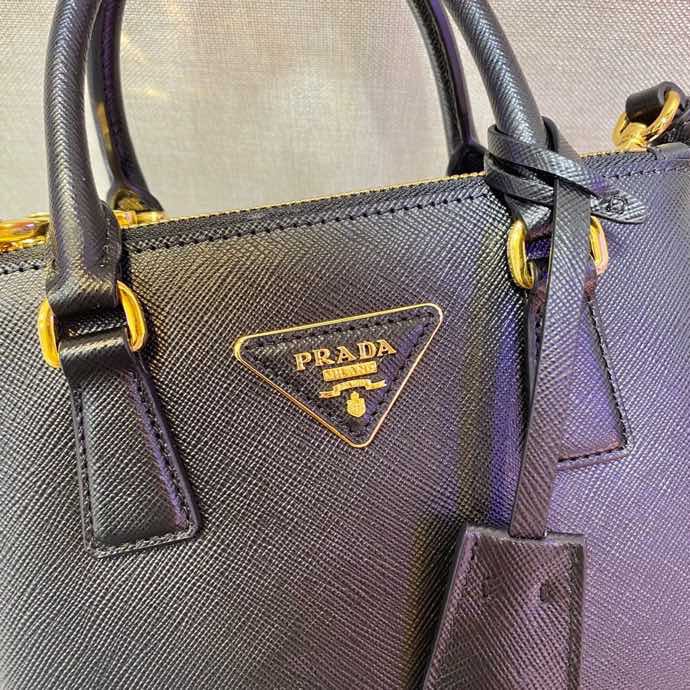Bagsaaa Pra*a Galleria Saffiano leather black mini-bag - 20x15x9.5cm
