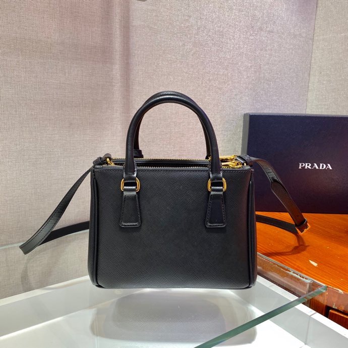 Bagsaaa Pra*a Galleria Saffiano leather black mini-bag - 20x15x9.5cm