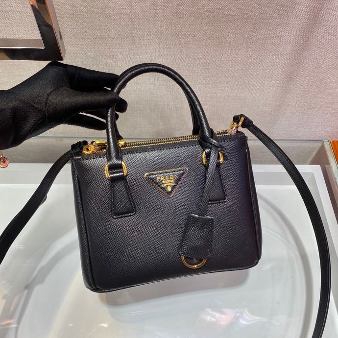 Bagsaaa Pra*a Galleria Saffiano leather black mini-bag - 20x15x9.5cm