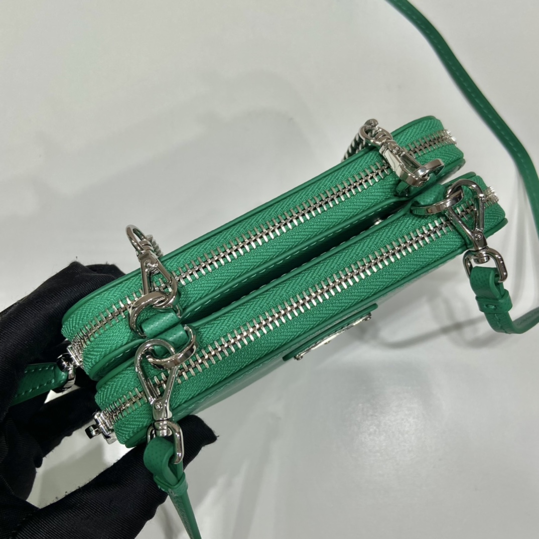 Bagsaaa Pra*a Saffiano leather mini-pouch green - 15x10x5cm