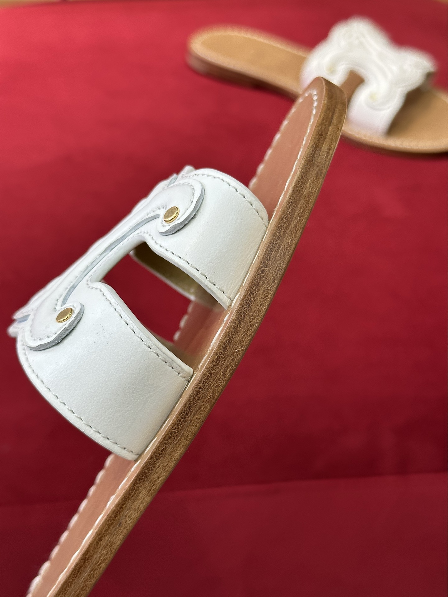 Bagsaaa Ce1i*e White Leather Slides