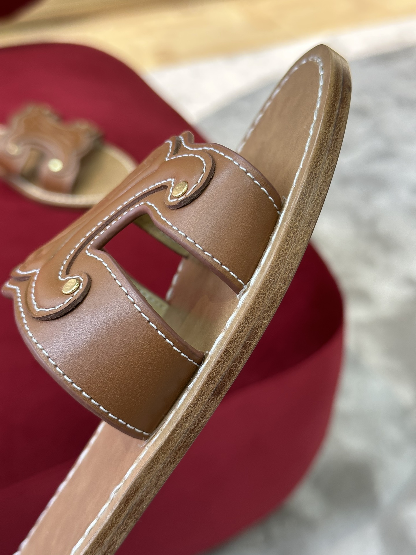 Bagsaaa Ce1i*e Brown Leather Slides