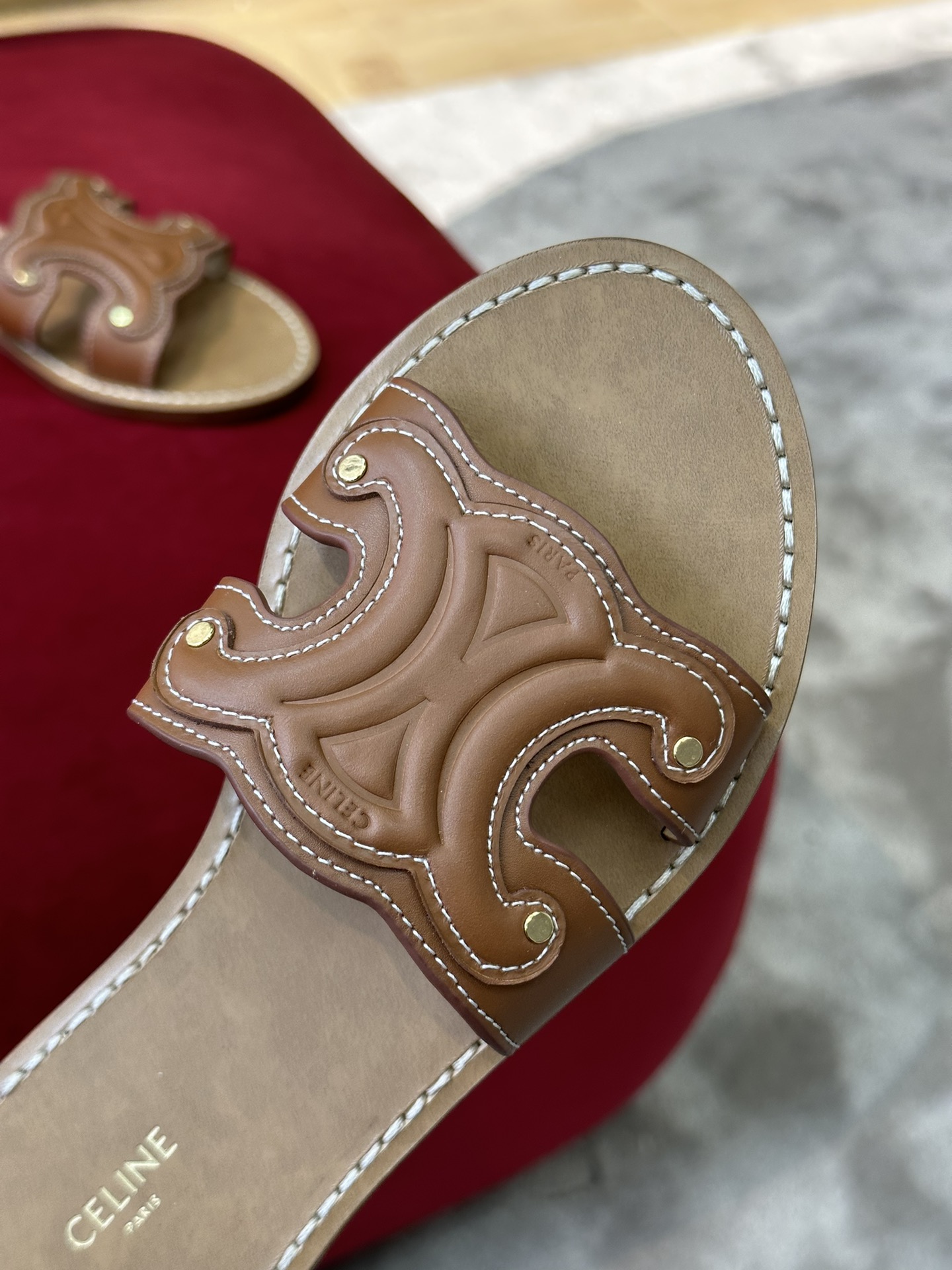Bagsaaa Ce1i*e Brown Leather Slides