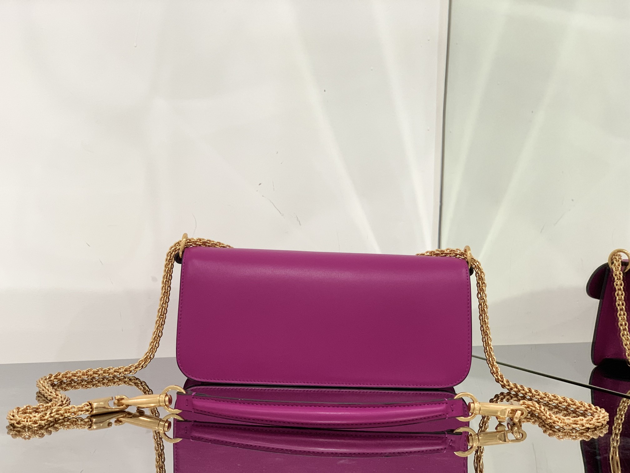 Bagsaaa Va1e*ntin0 Garavani Locò Small Shoulder Bag in darrk pink Leather 27x13x6cm