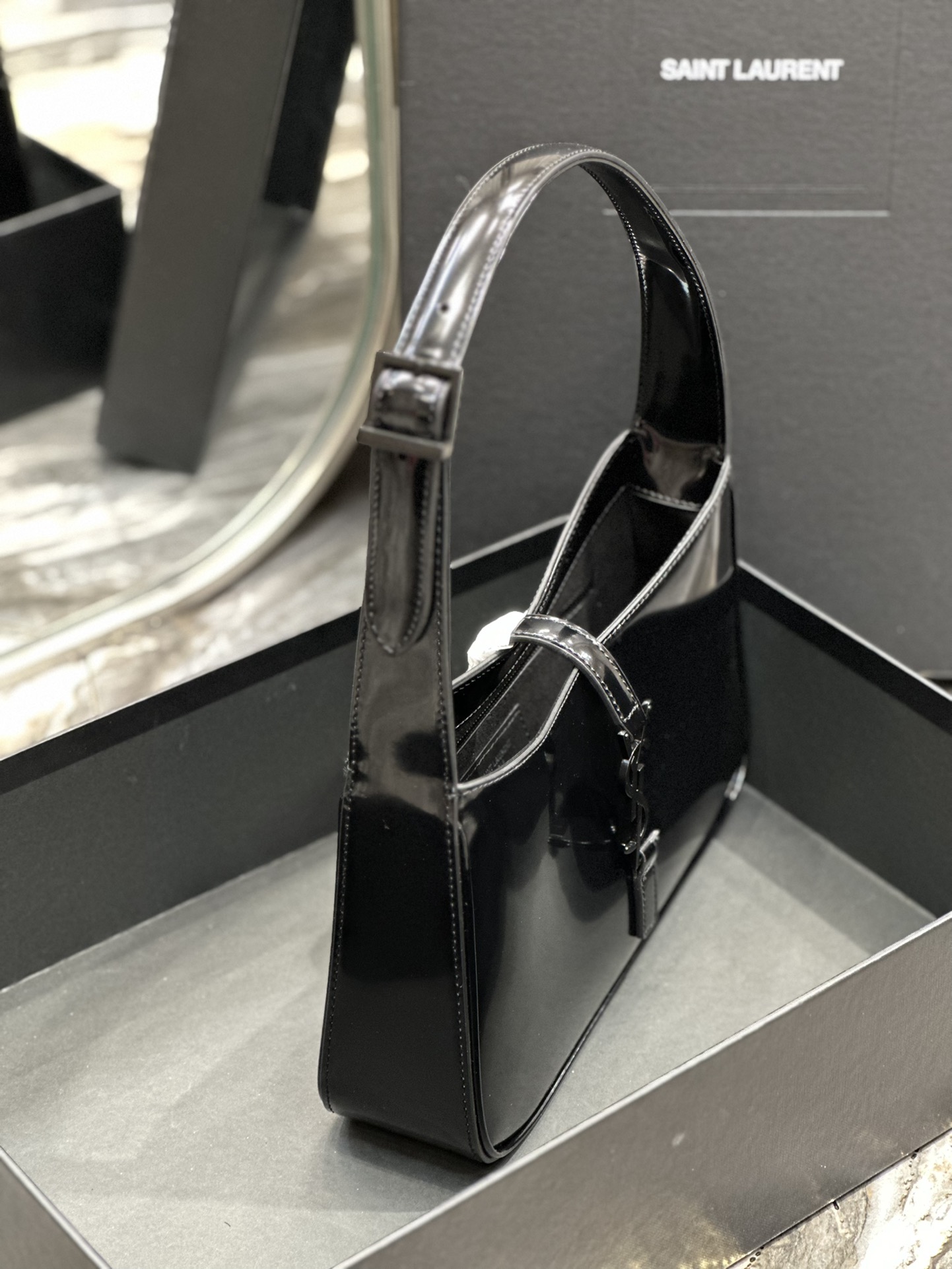Bagsaaa Y51 LE 5 À 7 in black leather - 23 X 16 X 6,5 CM
