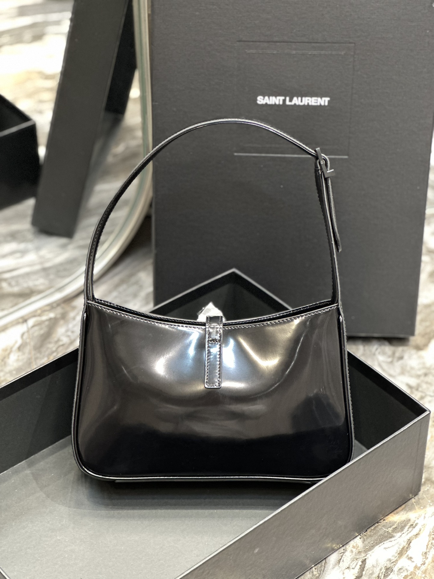 Bagsaaa Y51 LE 5 À 7 in black leather - 23 X 16 X 6,5 CM
