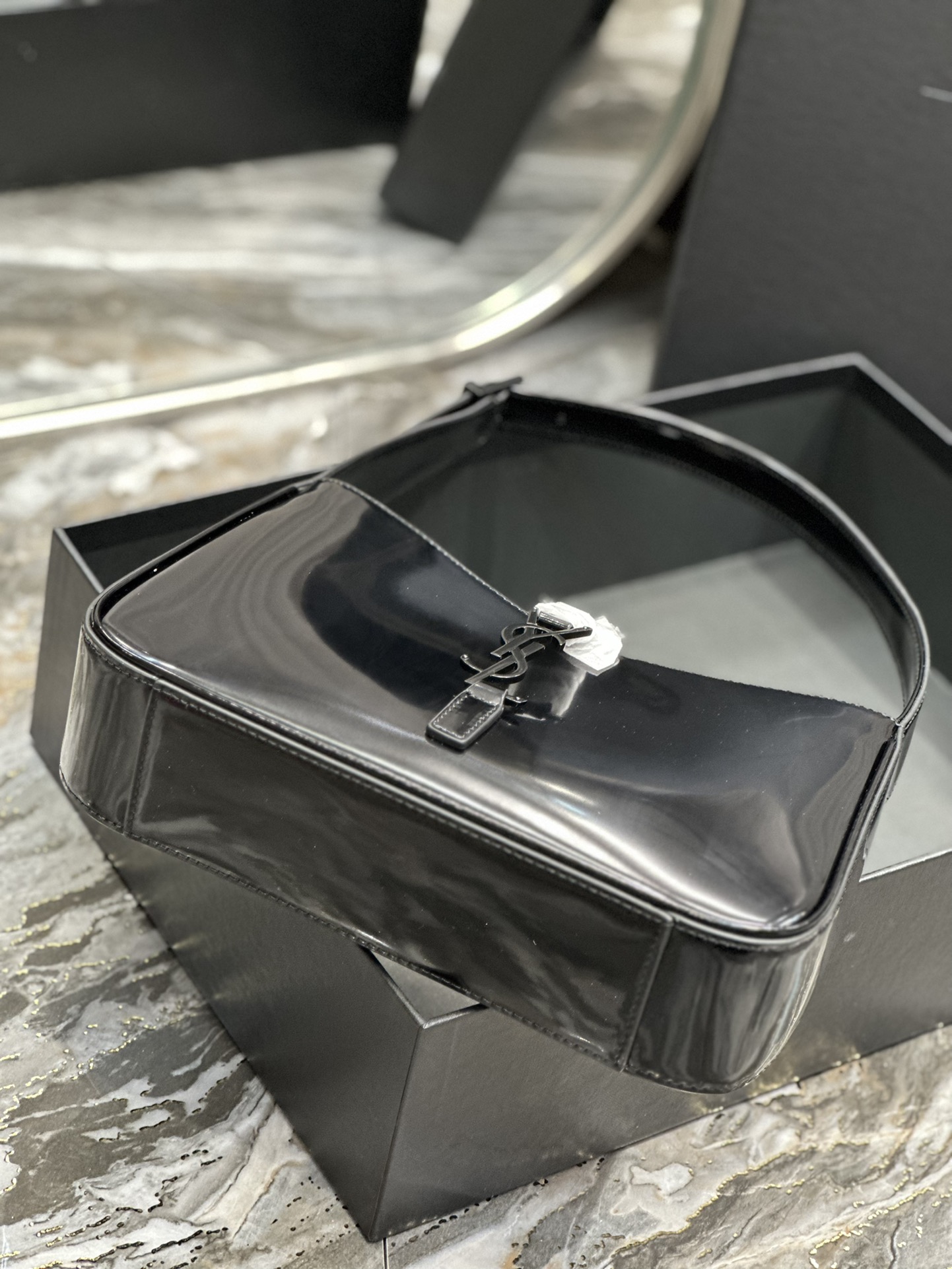 Bagsaaa Y51 LE 5 À 7 in black leather - 23 X 16 X 6,5 CM